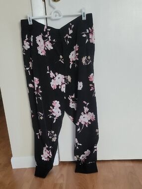 Soho New York & Co Street Black Floral Jogger Style Elastic Waist Sz LARGE